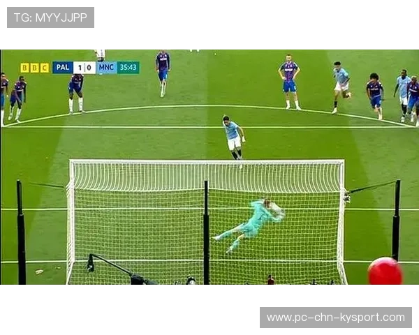 曼城靠短传连续撕裂对手禁区前区域