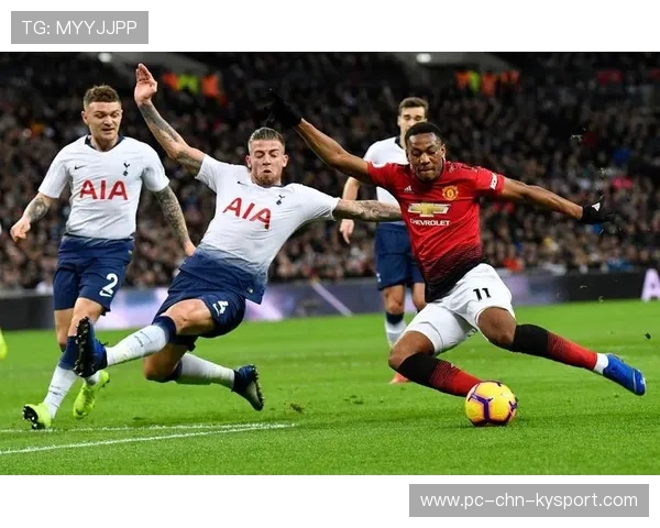 西汉姆联前场压制不断制造高位空间